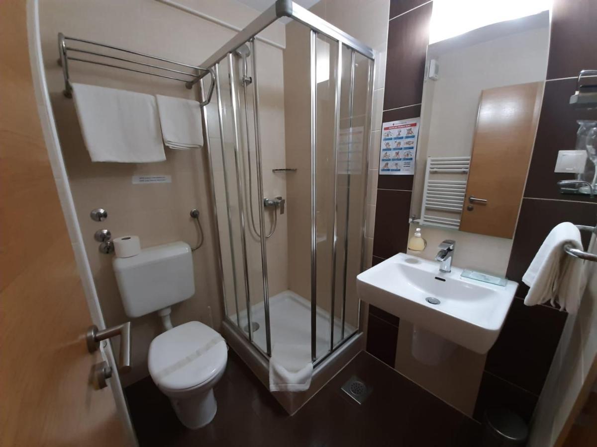 Hotel Garic Garesnica Екстериор снимка