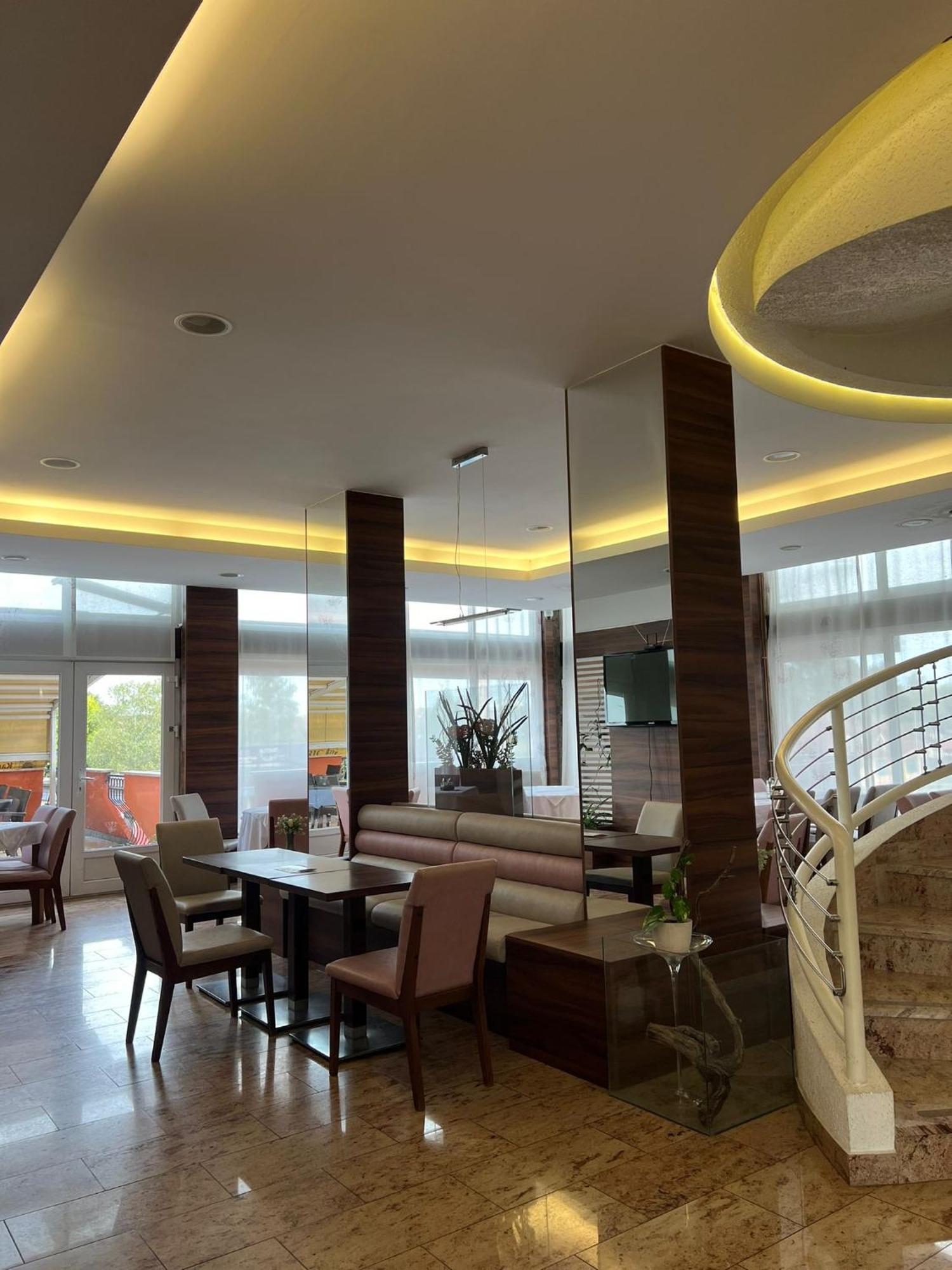 Hotel Garic Garesnica Екстериор снимка