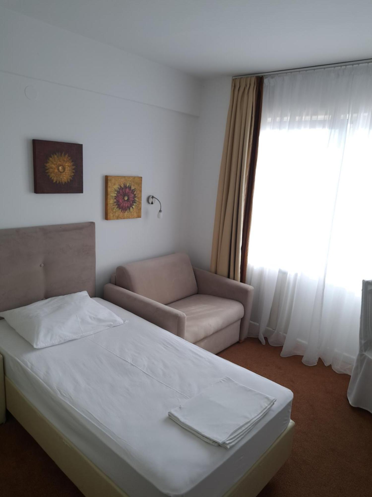 Hotel Garic Garesnica Екстериор снимка