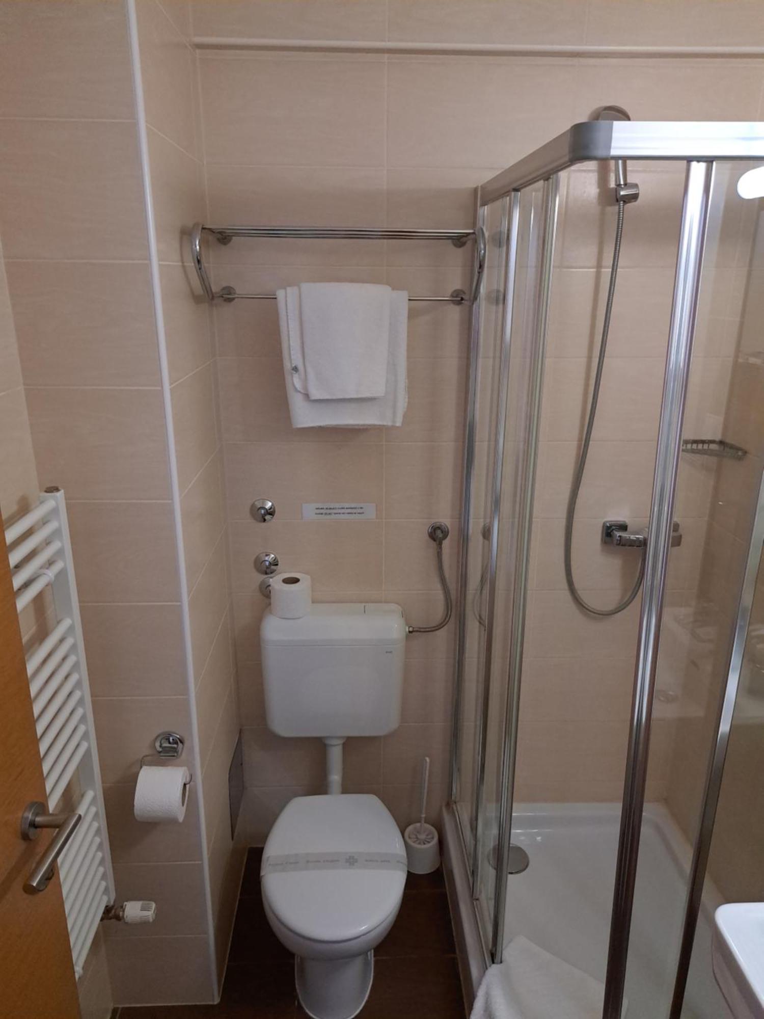 Hotel Garic Garesnica Екстериор снимка